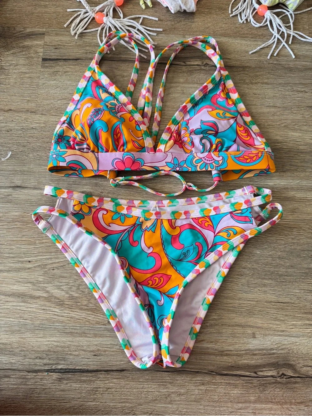 Cupshe Multicolor Floral Paisley‎ V‑Neck Strappy Bikini Set